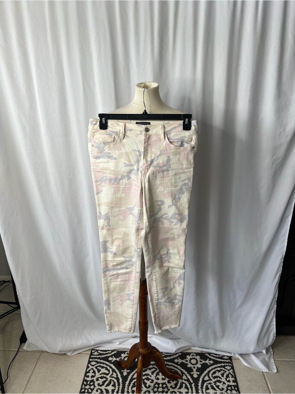 Sanctuary “Social Ankle Skinny” Pastel Camo Jeans – Size 30